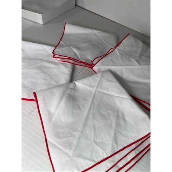 VTG Lot of 4 embroidered Christmas Holiday napkins - Picture 3 of 5